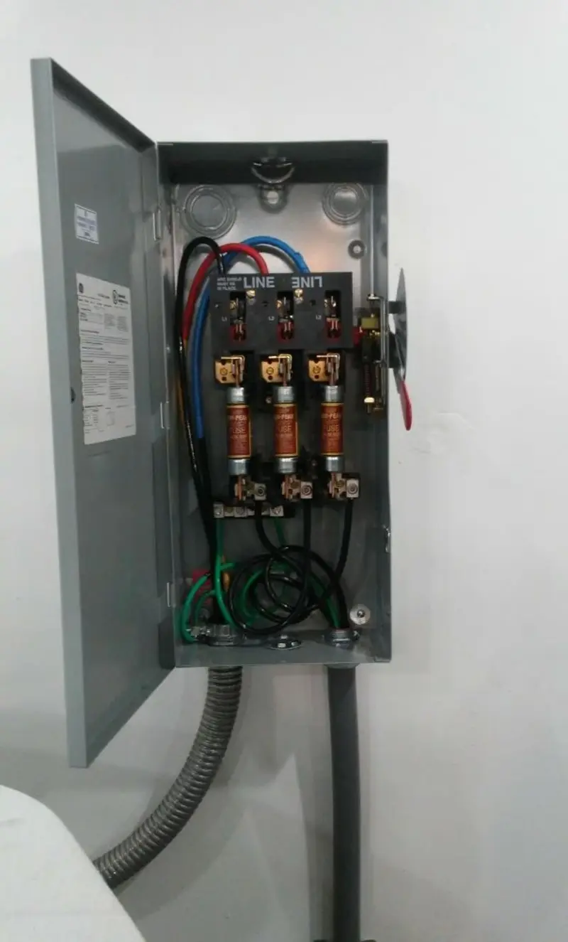 Three-phase disconnect switch installed for Smoke Detector Installation in Creston